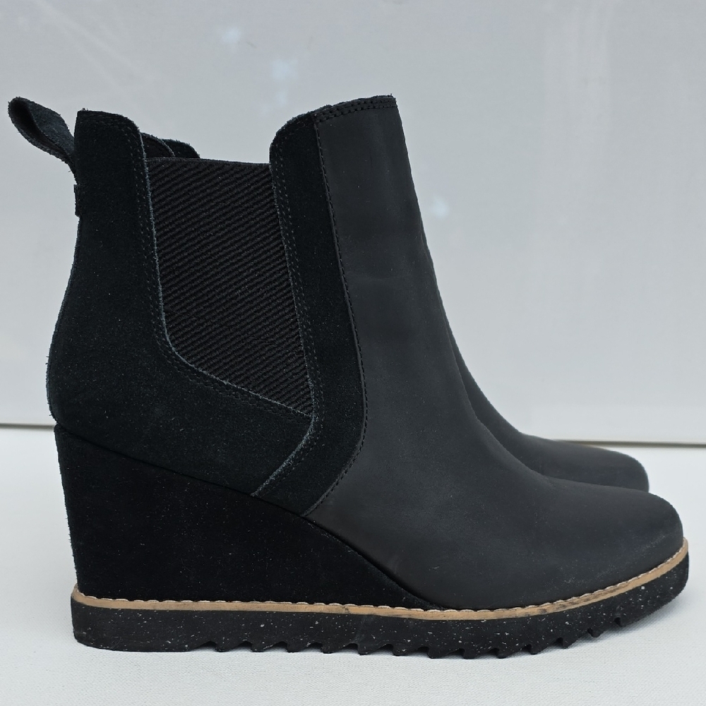 471 TOMS Maddie Black Leather & Suede Wedge Chelsea Boots - Size 11 W